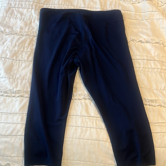 7 Under Armour Capri Leggings, Large - Picture 7 of 17